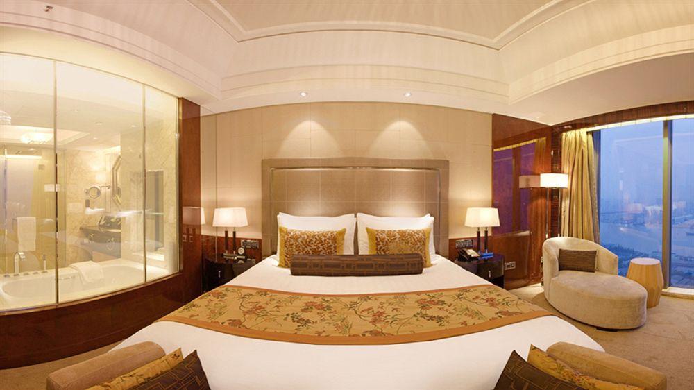 Wyndham Grand Plaza Royale Oriental Shanghai Exterior photo