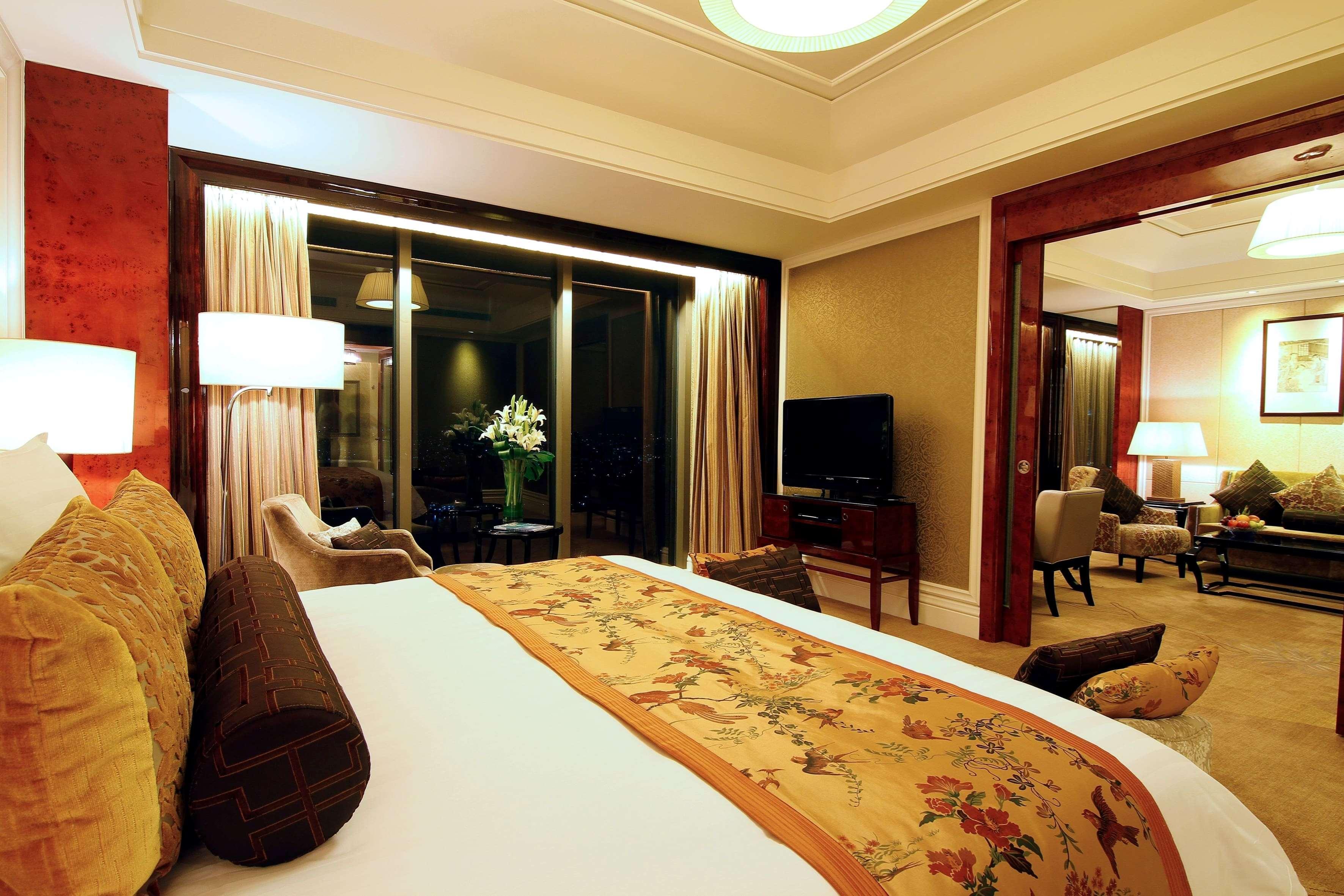 Wyndham Grand Plaza Royale Oriental Shanghai Exterior photo
